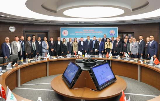 Mersin Valimiz Sayın Atilla Toros Başkanlığında, Ticaret Bakanlığı himayelerinde, T.C. Mersin Valiliği koordinasyonunda, Mersin Ekonomi Platformu (MEP) ve Mersin Ticaret ve Sanayi Odası (MTSO) organizasyonunda düzenlenen “Mersin Ekonomi Zirvesi Bilgilendirme” Toplantısı 06.05.2025 tarihinde Gerçekleşmiştir.